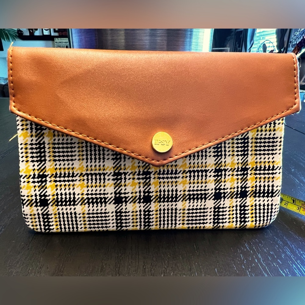 Ipsy Glambag in Yellow & Black Plaid with a Snap closure, NEW Never Used